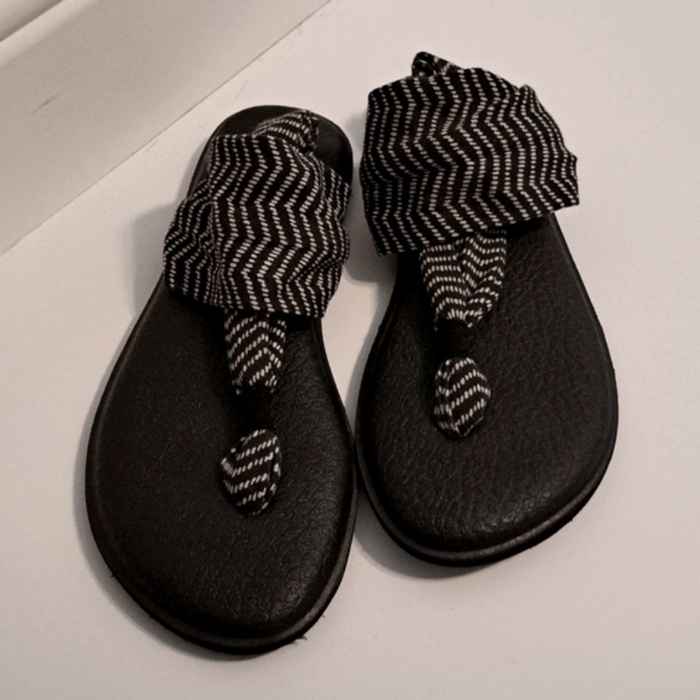 Sanuk yoga sandal